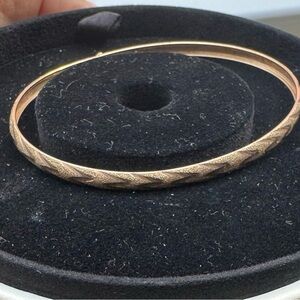10k gold bangle..